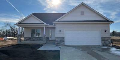 1160 Chestnut Circle, Plymouth, Indiana 46563, 3 Bedrooms Bedrooms, ,2 BathroomsBathrooms,Residential,For Sale,Chestnut Circle,202328907