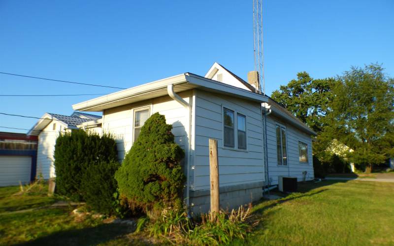 321 7Th, Washington, Indiana 47501-3609, 2 Bedrooms Bedrooms, ,1 BathroomBathrooms,Residential,For Sale,7Th,202332198