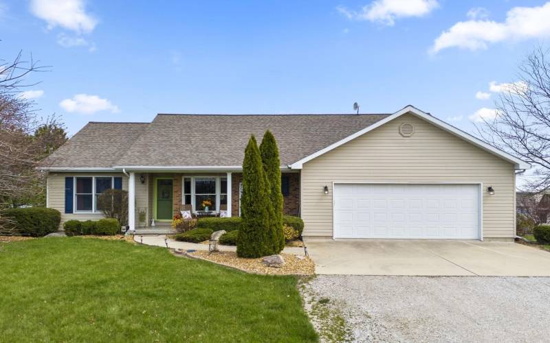 6075 100 E, Ossian, Indiana 46777, 4 Bedrooms Bedrooms, ,3 BathroomsBathrooms,Residential,For Sale,100 E,202411883