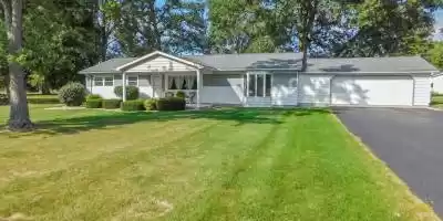 217 Elm Grove, Bluffton, Indiana 46714-9302, 3 Bedrooms Bedrooms, ,1 BathroomBathrooms,Residential,For Sale,Elm Grove,202431924