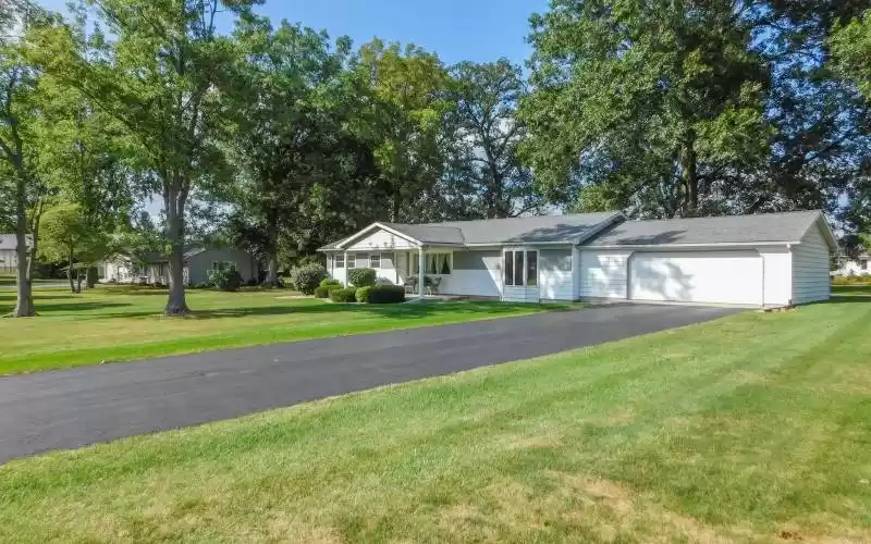 217 Elm Grove, Bluffton, Indiana 46714-9302, 3 Bedrooms Bedrooms, ,1 BathroomBathrooms,Residential,For Sale,Elm Grove,202431924