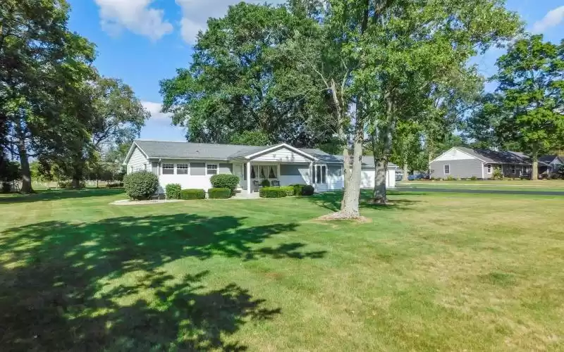 217 Elm Grove, Bluffton, Indiana 46714-9302, 3 Bedrooms Bedrooms, ,1 BathroomBathrooms,Residential,For Sale,Elm Grove,202431924