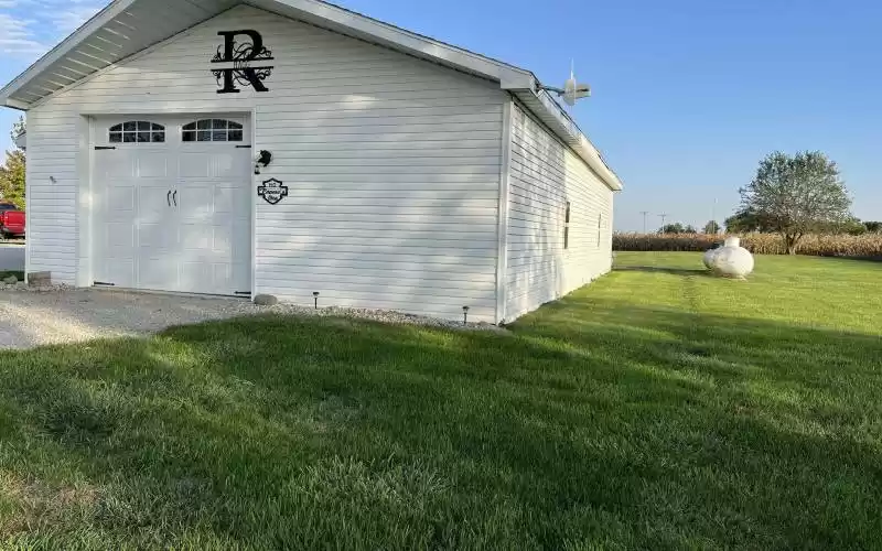 3679 Hoosier Hwy, Bluffton, Indiana 46714, 3 Bedrooms Bedrooms, ,1 BathroomBathrooms,Residential,For Sale,Hoosier Hwy,202438909