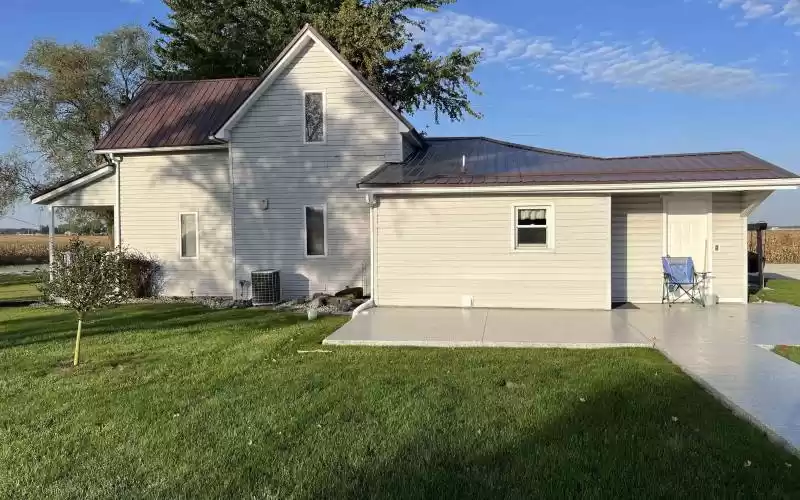 3679 Hoosier Hwy, Bluffton, Indiana 46714, 3 Bedrooms Bedrooms, ,1 BathroomBathrooms,Residential,For Sale,Hoosier Hwy,202438909