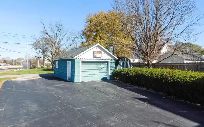 615 Market, Bluffton, Indiana 46714-1815, 4 Bedrooms Bedrooms, ,1 BathroomBathrooms,Residential,For Sale,Market,202443538