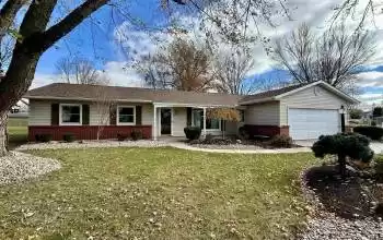 1035 Stogdill, Bluffton, Indiana 46714, 4 Bedrooms Bedrooms, ,1 BathroomBathrooms,Residential,For Sale,Stogdill,202443829