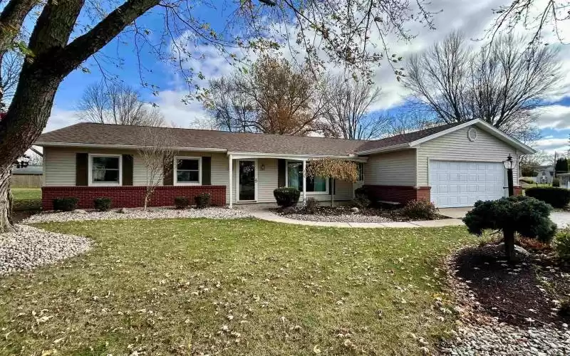 1035 Stogdill, Bluffton, Indiana 46714, 4 Bedrooms Bedrooms, ,1 BathroomBathrooms,Residential,For Sale,Stogdill,202443829