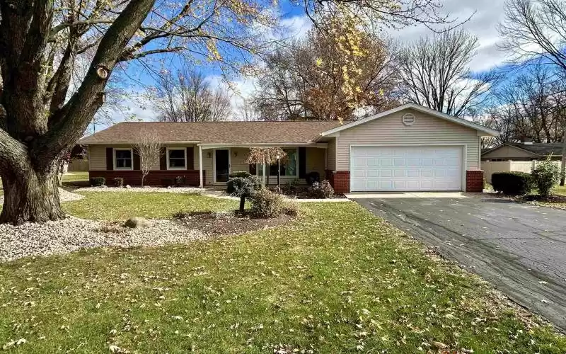 1035 Stogdill, Bluffton, Indiana 46714, 4 Bedrooms Bedrooms, ,1 BathroomBathrooms,Residential,For Sale,Stogdill,202443829